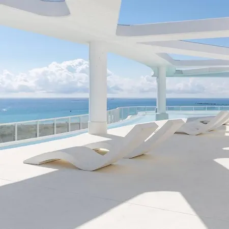 Seaview Luxury With Rooftop Pool